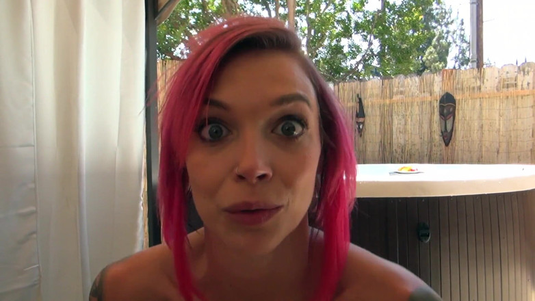 Anna Bell Peaks: Jacuzzi blowjob