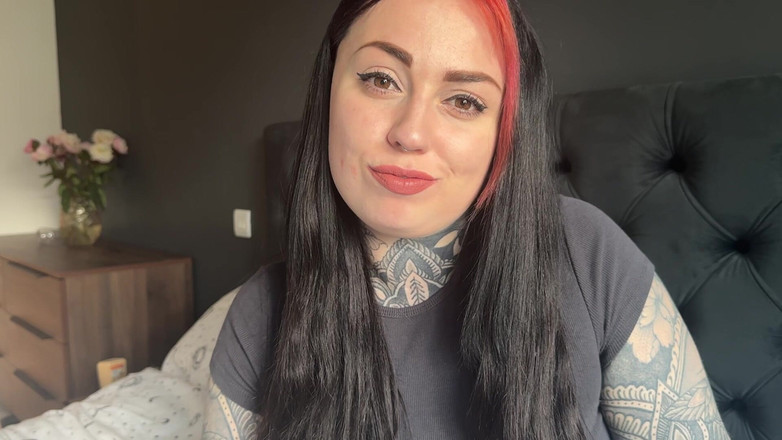 Miss Valentina: 裸照勒索信息轮