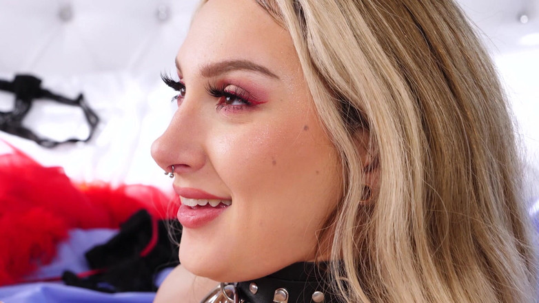 Doghouse Digital: Fă-i țâțele alea să sară