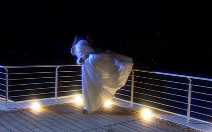 Erotic Planet Studio: 新婚之夜狂野之夜