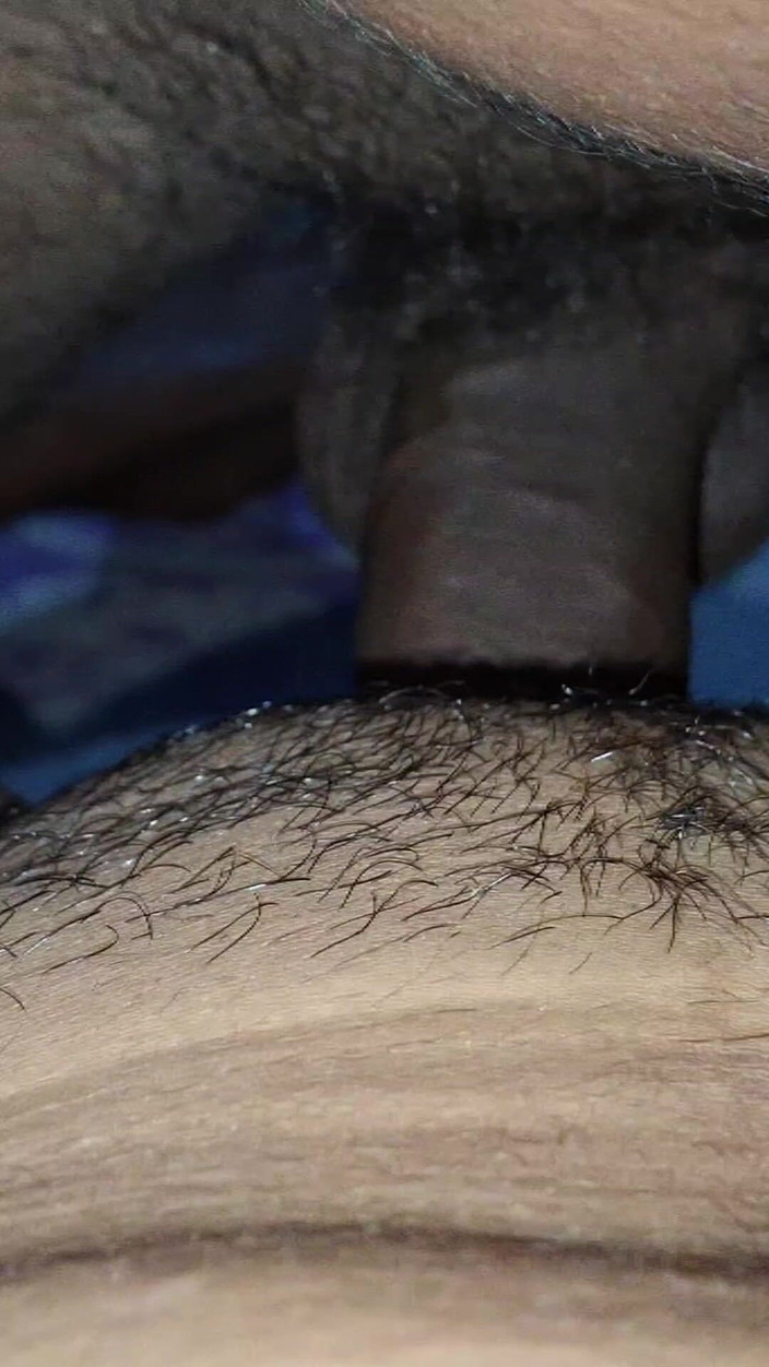 Adom: 義理の妹と部屋を共有する