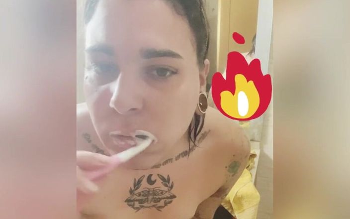 Emma Ink: Brushing my teeth naked after taking a shower