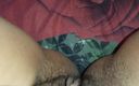 Lesbian-candys: Footjob en POV et masturbation