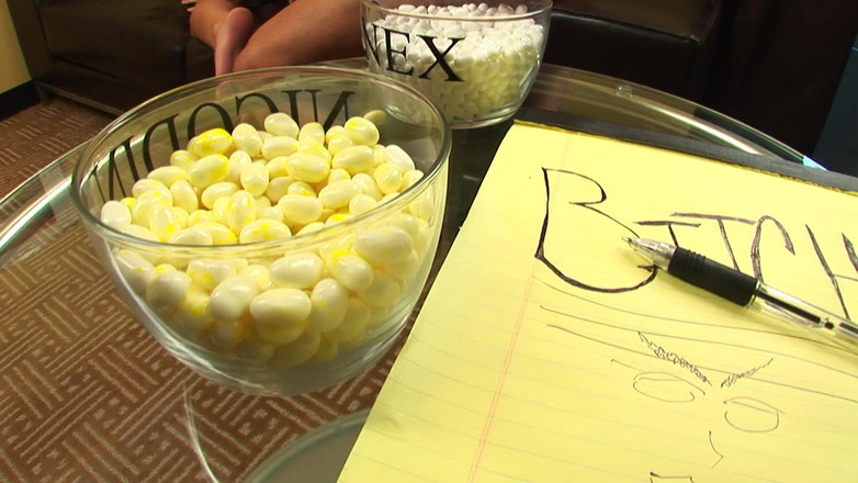 Hand Lotion Studios: Calda paziente bionda non vede l'ora di essere trapanata dal...