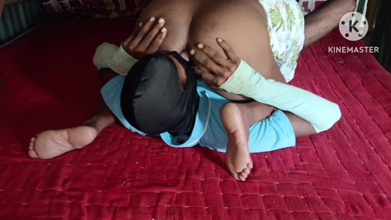 Chmeli1: Дезі бхабхі відсмоктала член і зробила його довгим