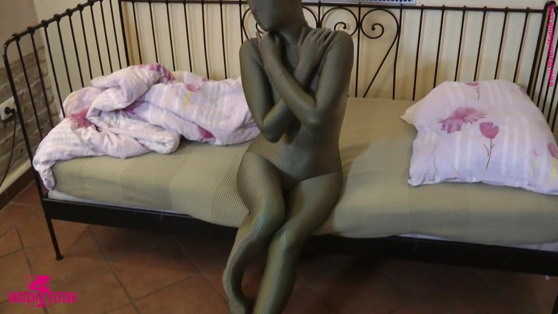 ZentaiDolls: Bianca mastrubates in spandex catsuits