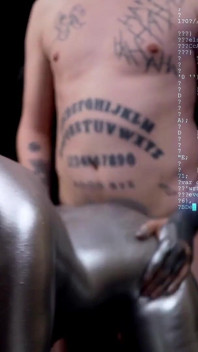 Celé tělo, stříbrná bodypaint kouření a šukání