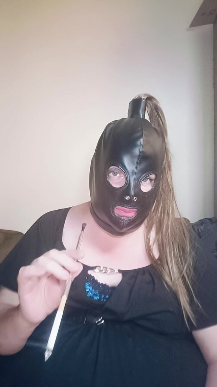 Stephanie-Nicole-TV: BBW TV Stephanie-nicole Smokes a Cigarette in a Silver Holder