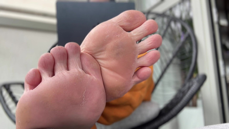 Miss Valentina: Fools Ayak Ibadeti