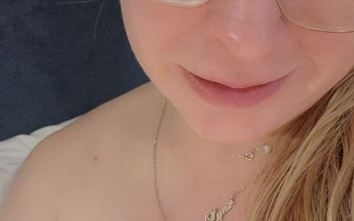 Anna Lynx: Pokazuje moją cipkę po mokrym śnie i masturbacji