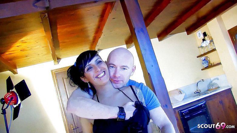 Full porn collection: Ayah tiri menangani remaja kurus Nikita Ways dan mengongkeknya.