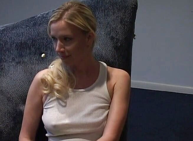 Teens Get it Hard: Potetovaná blonďatá teenagerka si nechá provrtat zadek tvrdým čůrákem