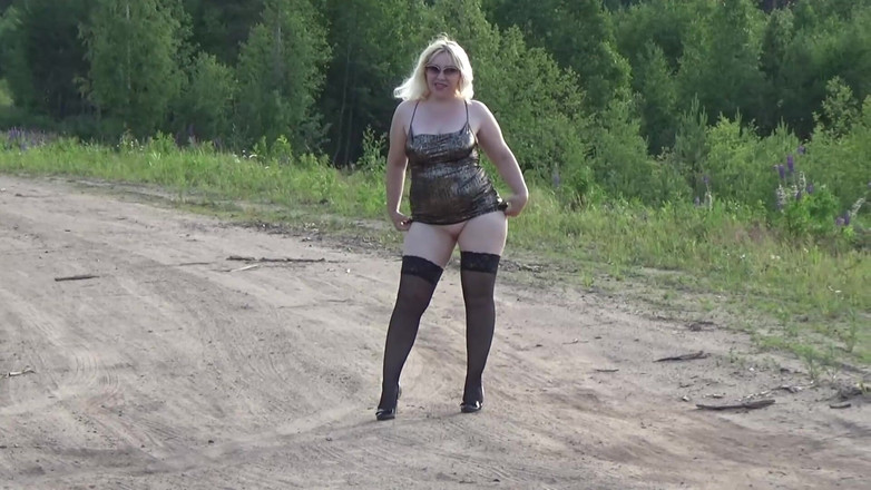 RedRoseRus: 穿着高跟鞋在森林里散步