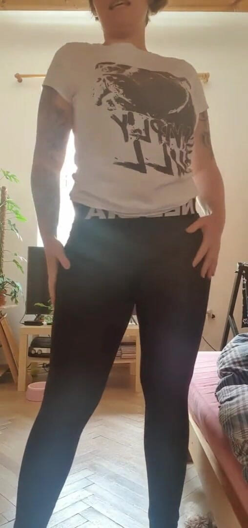 Sweet Nicolett: Horny bitch wants to fuck
