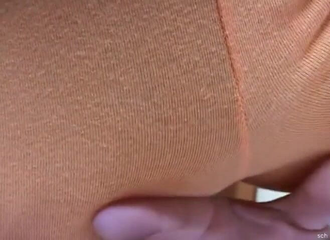Hard raw sex: Une chatte huilée suce une bite