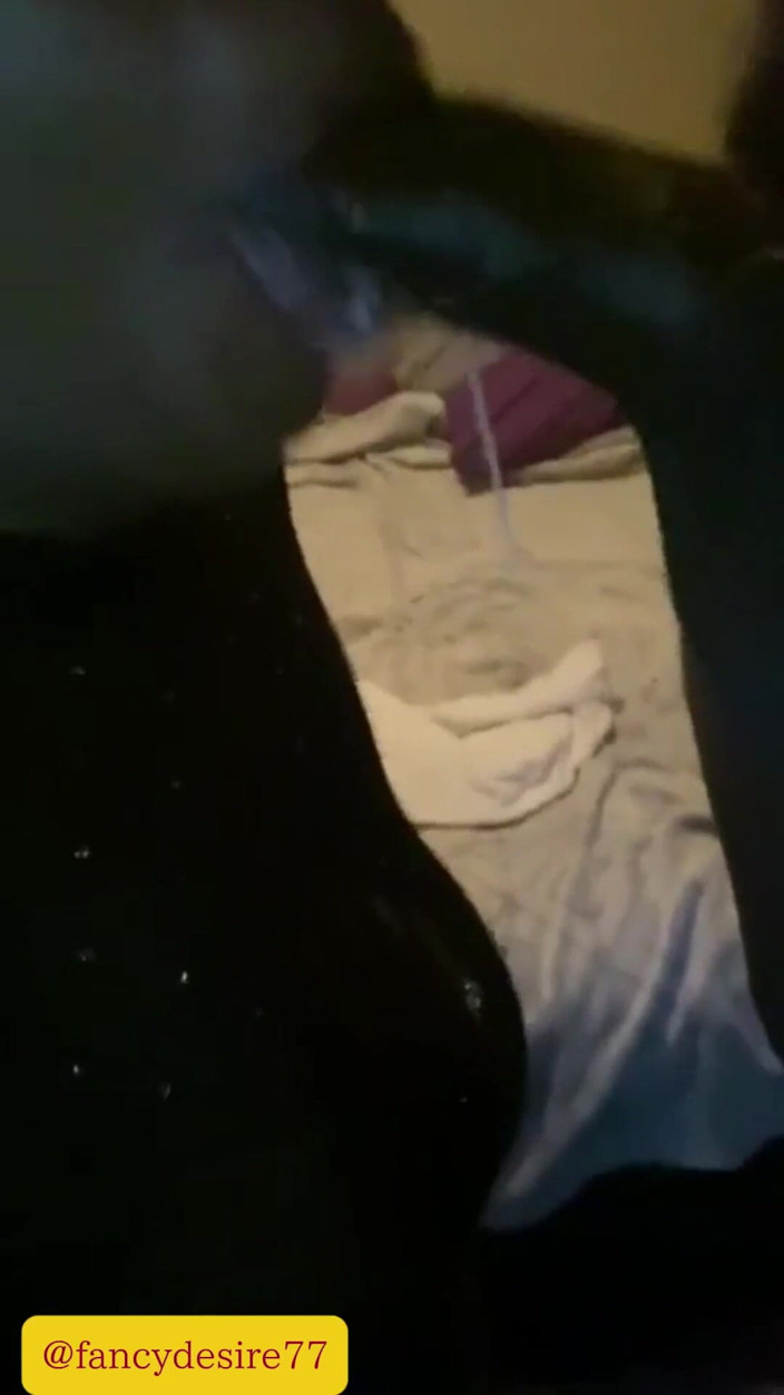 The quickie spot: Cha dượng của tôi chuyển đến với chúng tôi và đêm khuya,...