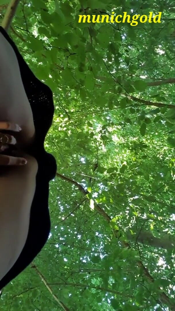 Munichgold: My first pee video outdoor