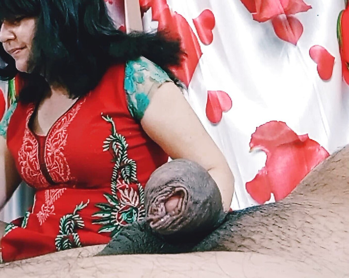 Bolly Karma: Gorąca jebanie MILF szuka darmowej zabawy