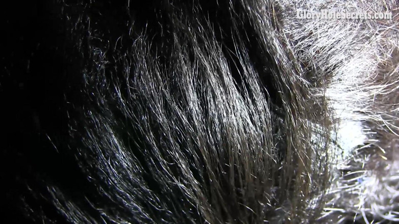 Glory Hole Secrets: La belle Armani fait ses débuts au gloryhole et avale...