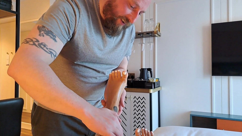 Yourfavecumslut: Stiefschwester, verschwitzte füße verehren und footjob