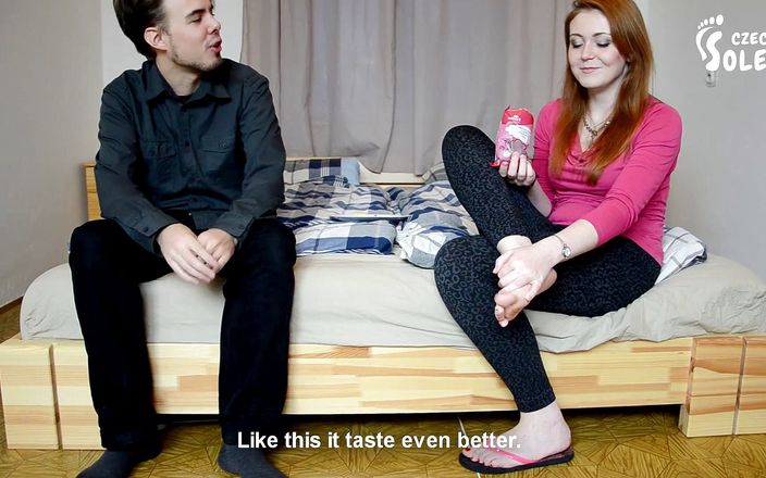 Czech Soles - foot fetish content: チョコレートとバナナの足を食べる