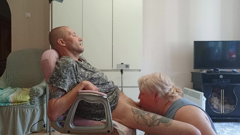 Zona901: Une femme regarde sa belle-mère faire une pipe profonde et...