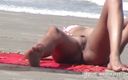 Amateurs videos: Cuckold-mann ließ seine freundin nackt am strand ein sonnenbad nehmen