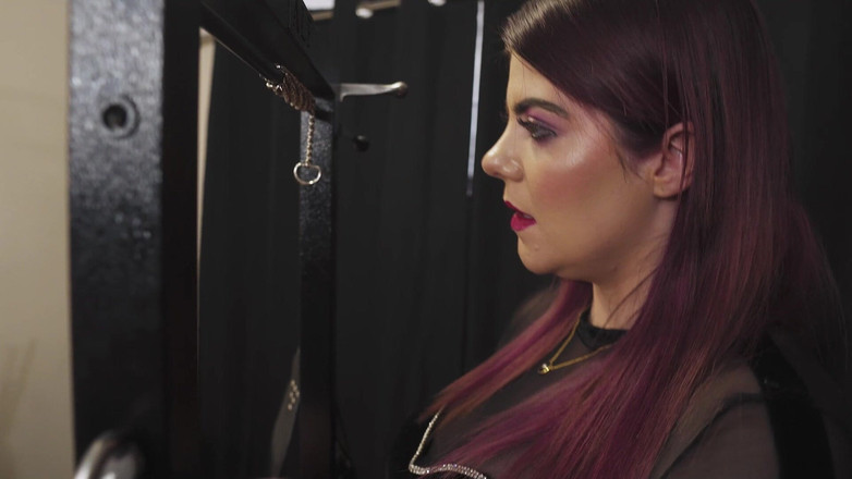 Diana Von Rigg: Natahování ptáků do váhajících starých děr