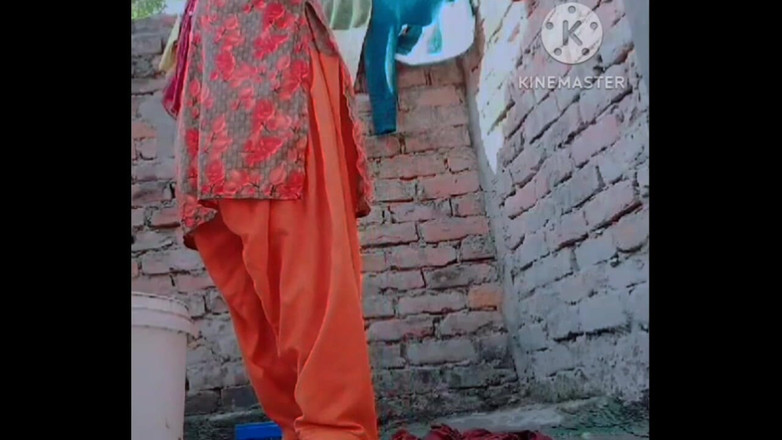 TricolorMusic3: 의붓아빠가 목욕하는 동안 목욕하는 핫한 섹시한 소녀 존나게 카메라를 다시 끕니다.