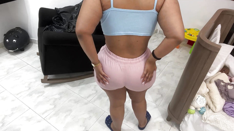 Katrina4deluxe: Gadis semok ini pamer sensualitasnya waktu lagi ganti baju