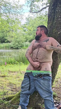 ¿Un oso se corre en el bosque?
