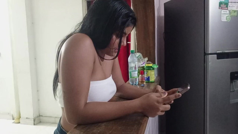 NatalyGirl: 和我美丽的妻子的自拍性爱，她正在抖音上跳舞，我勾引了她