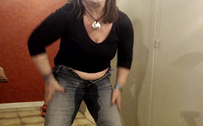 Lady Chloe: JOI Francais - Peeing in Her Jeans - French Amateur Video
