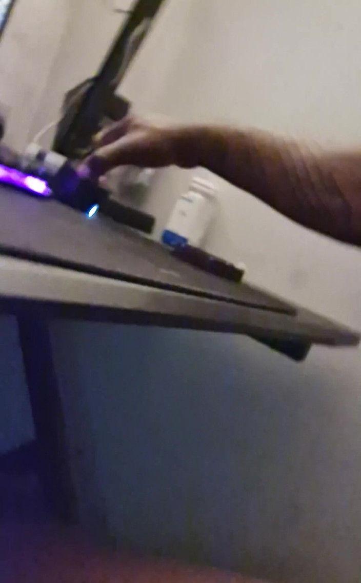 Amadeus: Leche goteando en mi pierna, no puedo esperar hasta que...