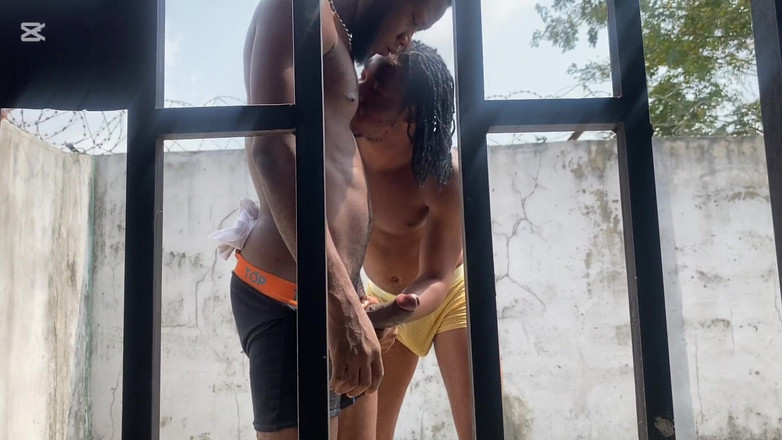 BlackDanie_production: Pompino dalla barra esterna