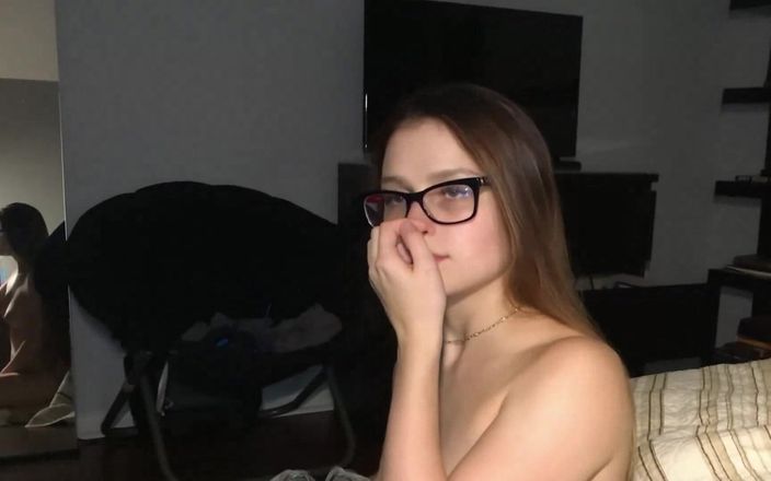 Stephanie Vixen: Iubita de 18 ani mă fute ca o vedetă porno... Ejaculare