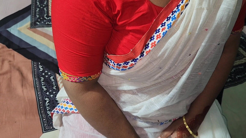 Banglavabi: Stiefmoeder houdt ervan om mijn grote pik in haar poesje...