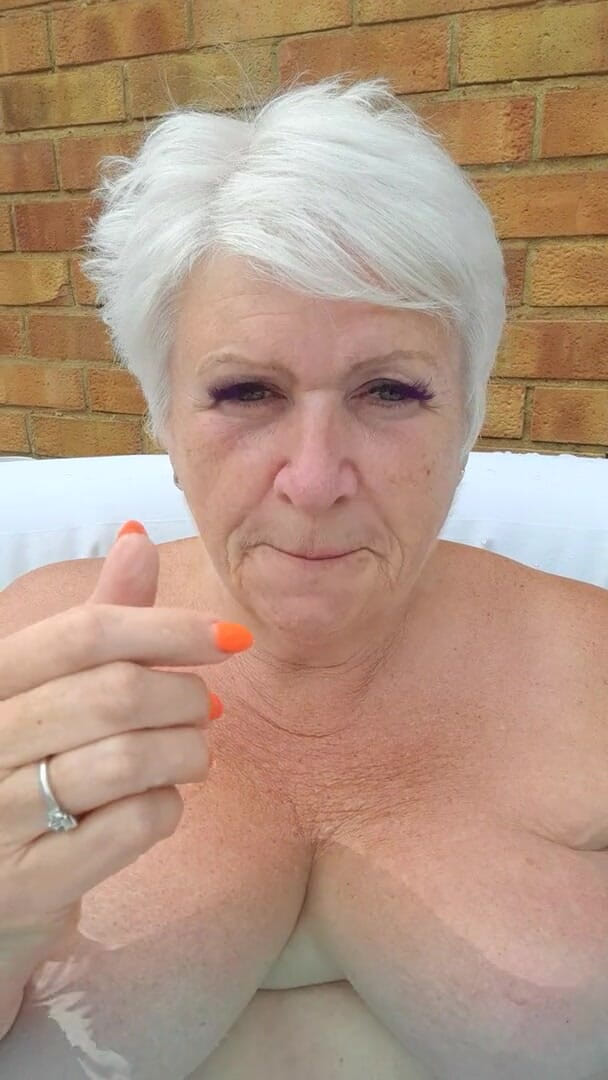 Uk Joolz: More hot tub?