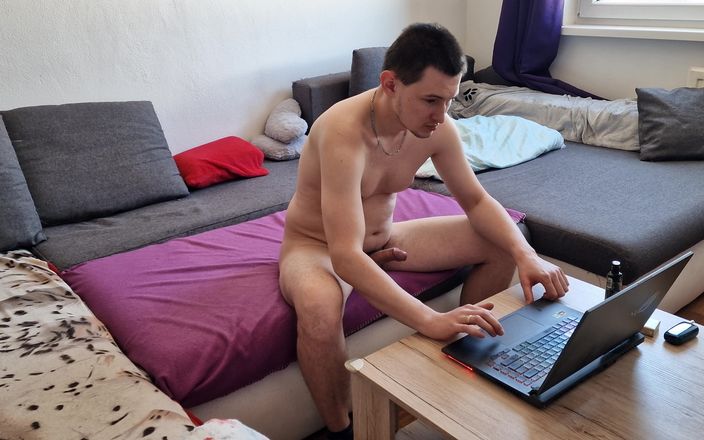 Fap_man93: Збуджений чоловік мастурбує свій великий член, поки є homealone