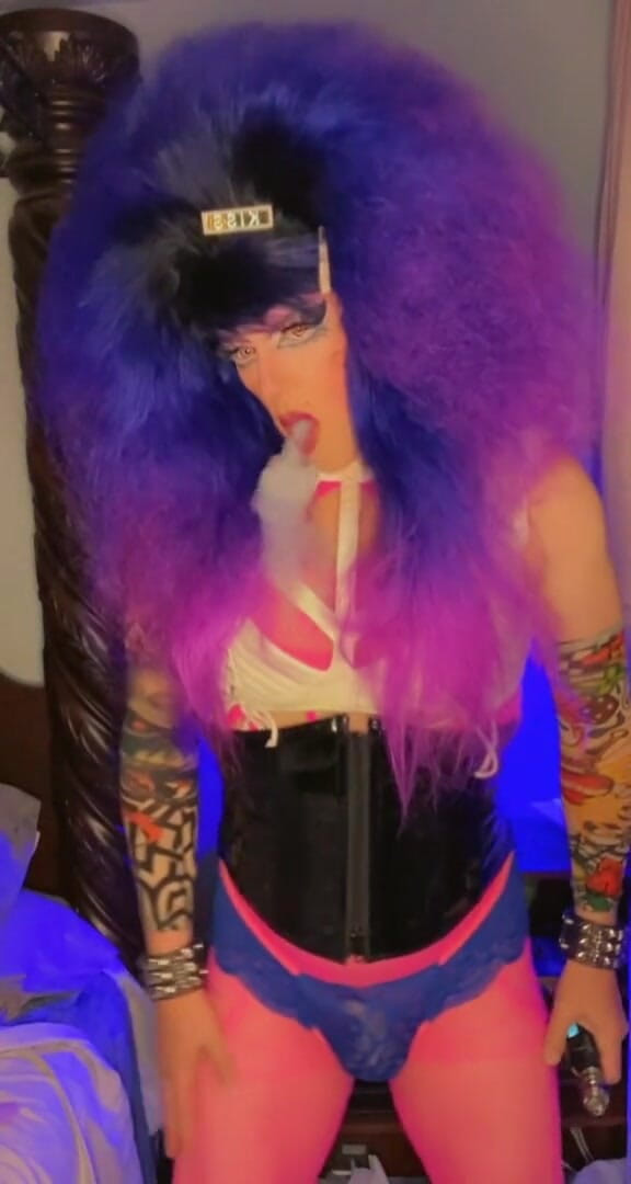 Shelly Robertss: Let me love you
