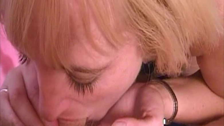 ORGASMX: Pijpbeurt Met Oudere Man Met Slet Blond