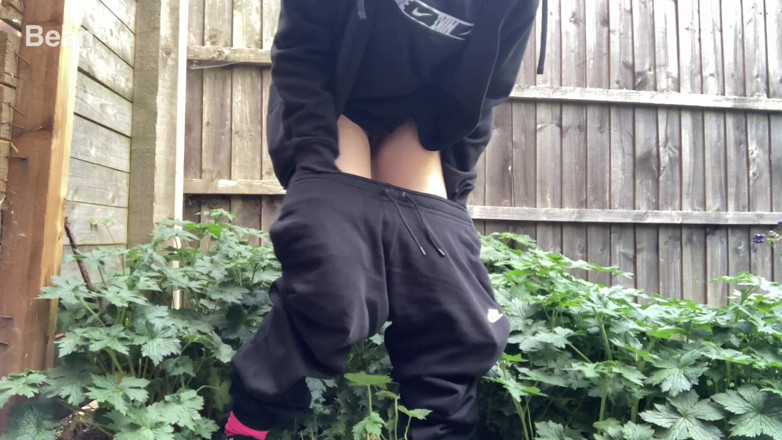 Alice Bean: I Love Pee Fetish
