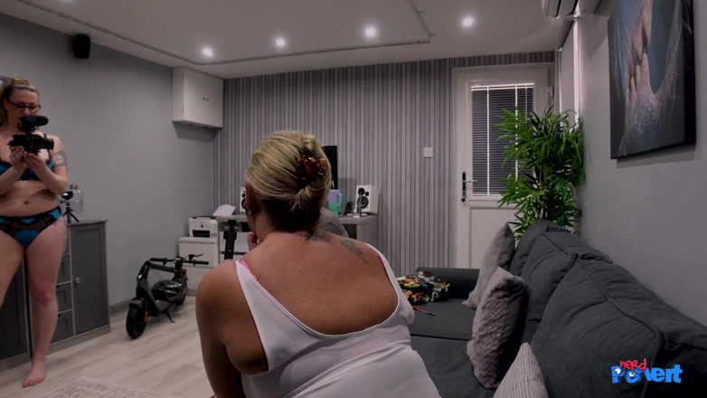 Nerd Pervert: Maisie lewis - werde erwischt und spreng dann eine nuss