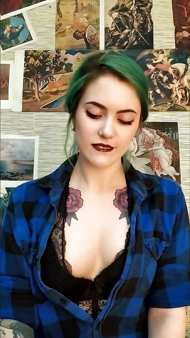 Stacy Moon: 見事な女の子は彼女の友人のコックをエッジするのが大好き