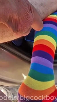 Duas Femboys Fodendo Como Putas Fodidas Em Público Perto Da Pista, Cum Em Suas Bocas E Bundas
