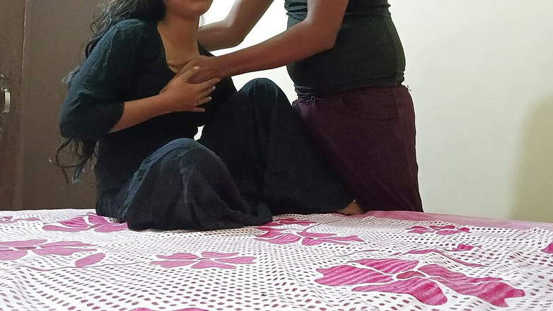 YOURAMRITA04: Indische heiße desi-dorf-freundin muschi ficken mit freund auf badroom