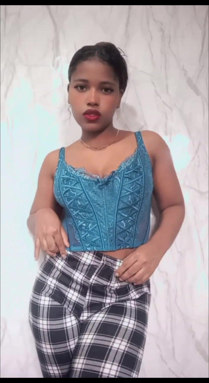 Minayi: Na co čekáte, až navštívíte moji oficiální stránku se žhavým obsahem?