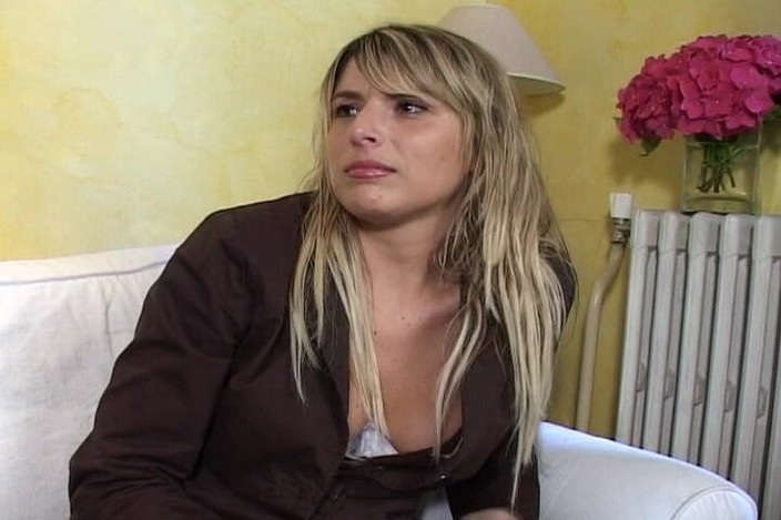 Videos Francaises: Грудастой блондинке из Франции уничтожают ее анус