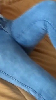 I finally managed to enjoy my beautiful sister-in-law and I made her a cumshot on her big ass with my jean on