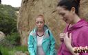 Penny Pax: Alex Legend encuentra a Penny Pax y Sarah Shevon caminando...